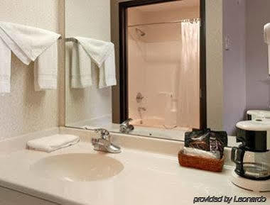 เบย์มอนต์ บาย วินด์แฮม โดวาแจ็ก Hotel Dowagiac ภายนอก รูปภาพ